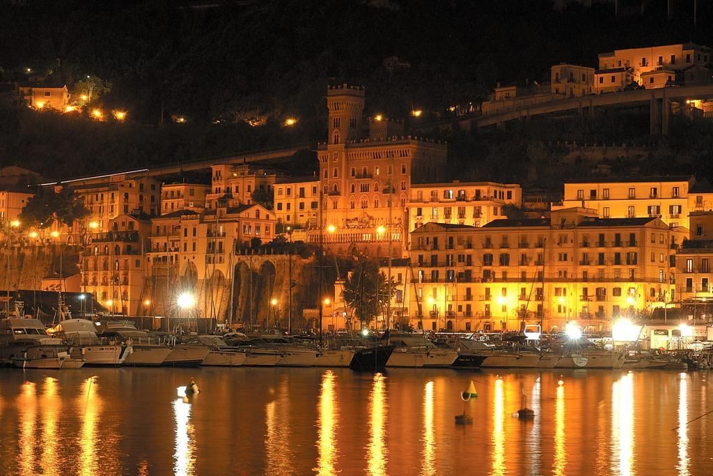 Piazza Alario Apartment Salerno Room photo