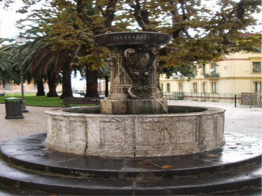 Piazza Alario Apartment Salerno Exterior photo