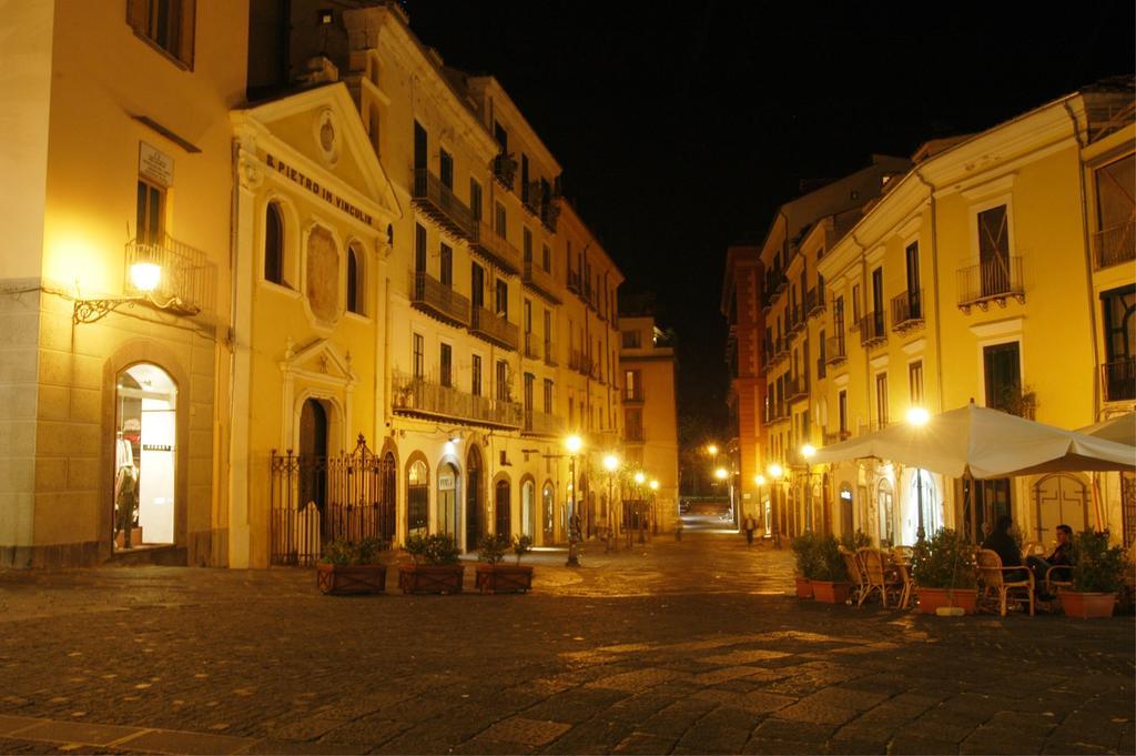 Piazza Alario Apartment Salerno Exterior photo
